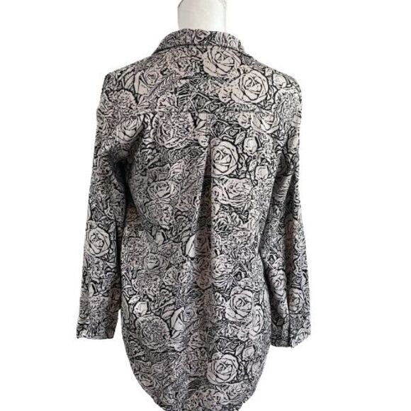 Rock & Republic Women's Rose Print Button Up Shirt Size Medium 100% Rayon - Picture 2 of 5